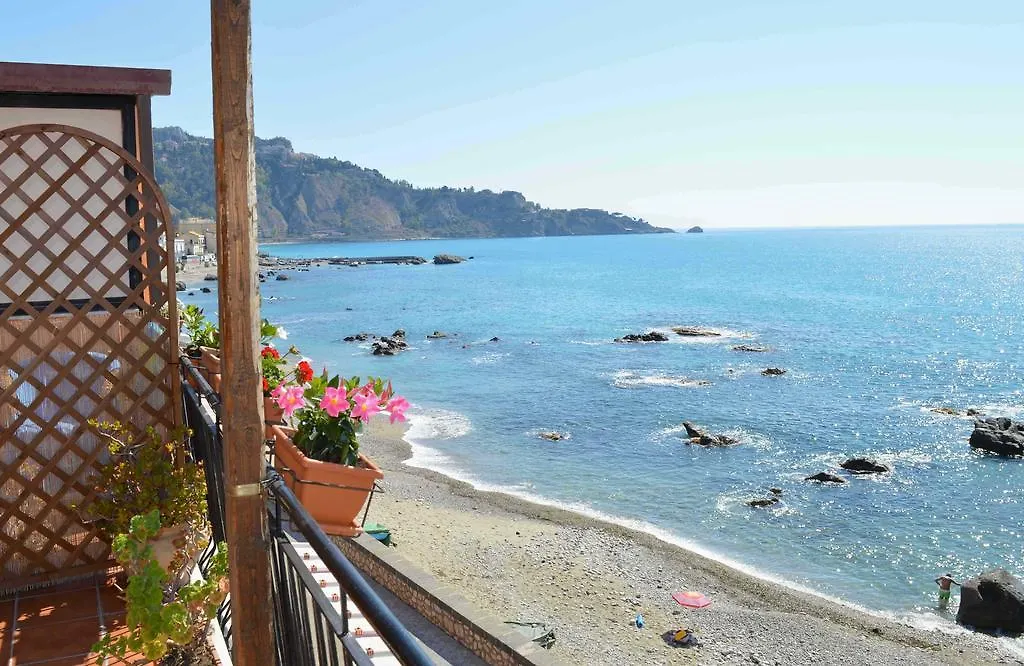 Teocle Beach Rooms Giardini Naxos 3*,